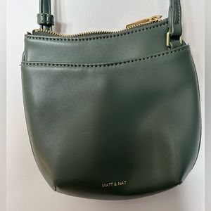 Matt&Nat Vegan leather crossbody bag, army green and gold.